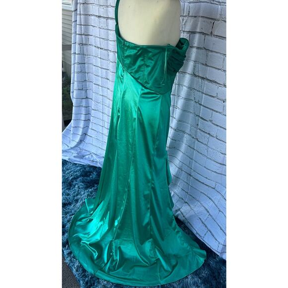 NWT Violet Weekend One Shoulder Satin Cascading Ruffle Gown Jade Size 17/18 - Picture 4 of 15